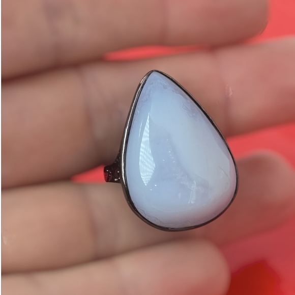 Hand Made 925 Sterling Silver Ring Size 7.75 with 40 ct Natural Chalcedony - Picture 3 of 13